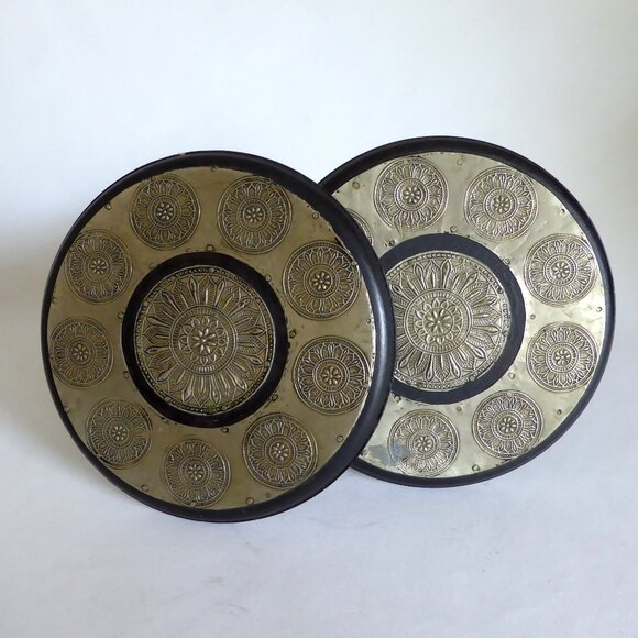 VINTAGE 7” HANDCRAFTED HAMMERED SILVER METAL TIN & WOOD TRIVET SET OF 2 (USED) - Picture 2 of 9